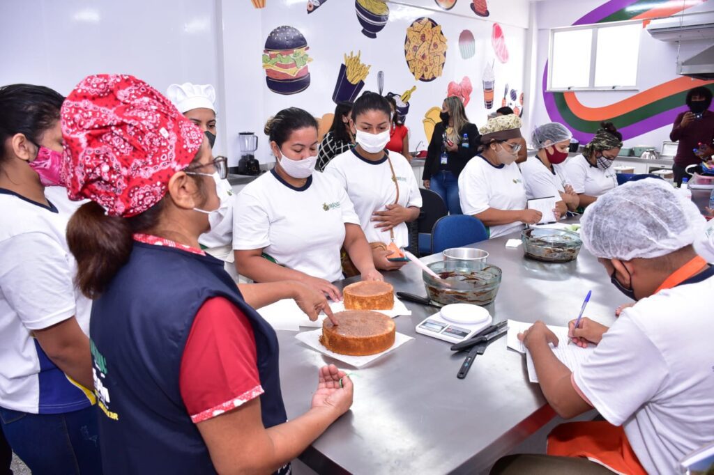 Cetam divulga edital para cursos técnicos gratuitos em Manaus e interior 2 CETAM AULA DE CONFEITARIA CLEUDILON PASSARINHO 1 1 1024x682 1