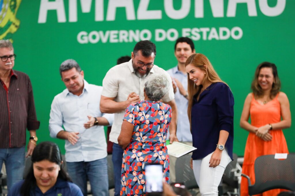 Com nova ação de regularização fundiária, governo Wilson Lima entrega 1,6 mil títulos definitivos somente em 2023 2 Com nova acao de regularizacao fundiaria governo Wilson Lima entrega 16 mil titulos definitivos somente em 2023 4 Foto Mauro Neto Secom 1024x682 1