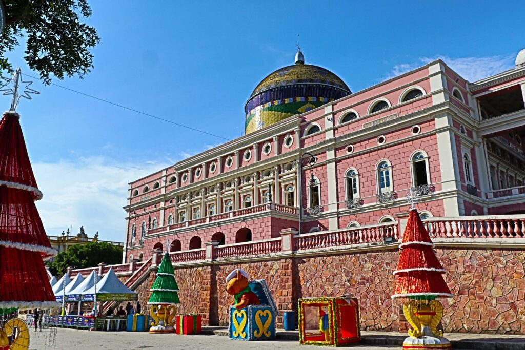 “Réveillon do Largo”, a primeira festa da virada que entra para o calendário de eventos do Governo do Estado 2 Cultura Teatro Amazonas Roberto Carlos 1024x683 1