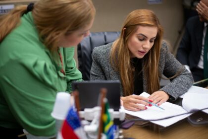 Débora Menezes assegura junto ao Governo do Estado, permanência das Escolas Cívico-Militares no Amazonas