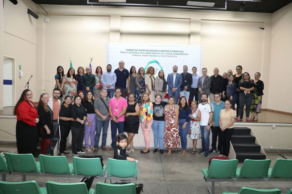 Mais de 2 mil professores concluem curso promovido pela UEA e Secretaria de Educação 3 Educac807 a771 o curso E98984aberes e pra769 ticas para a doce770 ncia Foto Euzivaldo Queiroz 1024x682 1