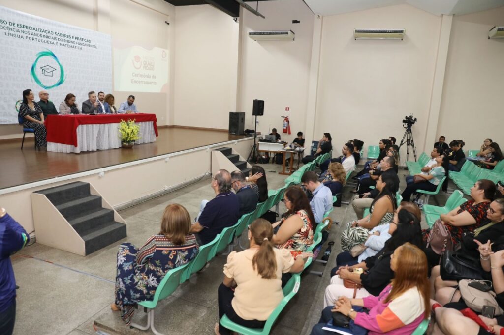 Mais de 2 mil professores concluem curso promovido pela UEA e Secretaria de Educação 5 Educac807 a771 o Seduc e Uea formac807 a771 o curso Foto Euzivaldo Queiroz 1024x682 1