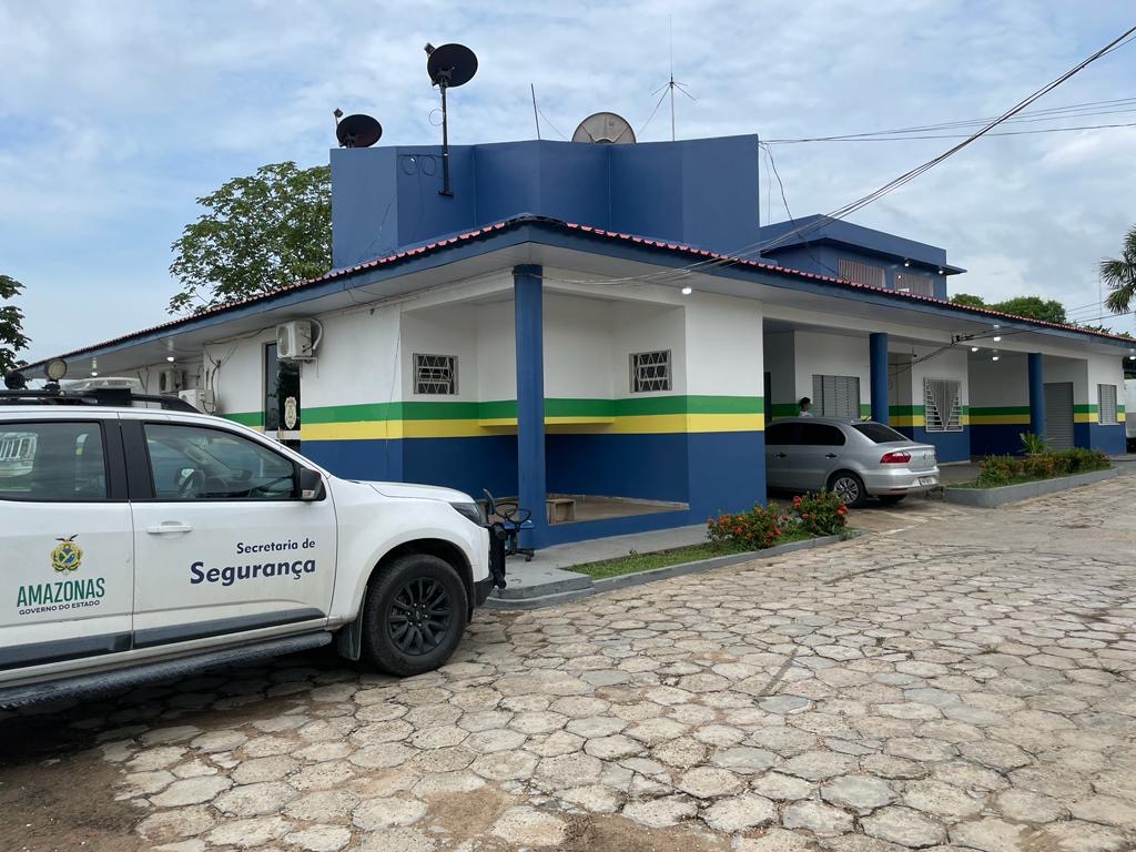 Em menos de 24 horas, PC-AM prende homem por roubar celulares em via pública de Coari 2 FACHADA DELEGACIA COARI