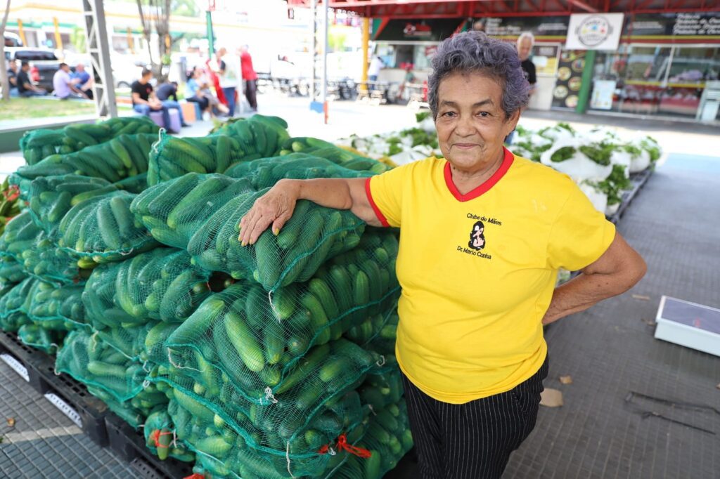 Governo do Amazonas movimenta mais de R$ 3,5 milhões na compra de alimentos da agricultura familiar 2 Foto Emerson Martins Sepror Presidente do Clube de Maes Dr. Mario Cunha Rosa Maia 2 1024x682 1