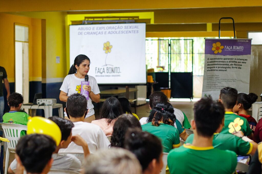 Ações de combate à violência sexual contra crianças e adolescentes do Governo do Amazonas identificaram 73 casos 3 Foto Lincoln Ferreira Sejusc Palestras escolas 4 1024x682 1