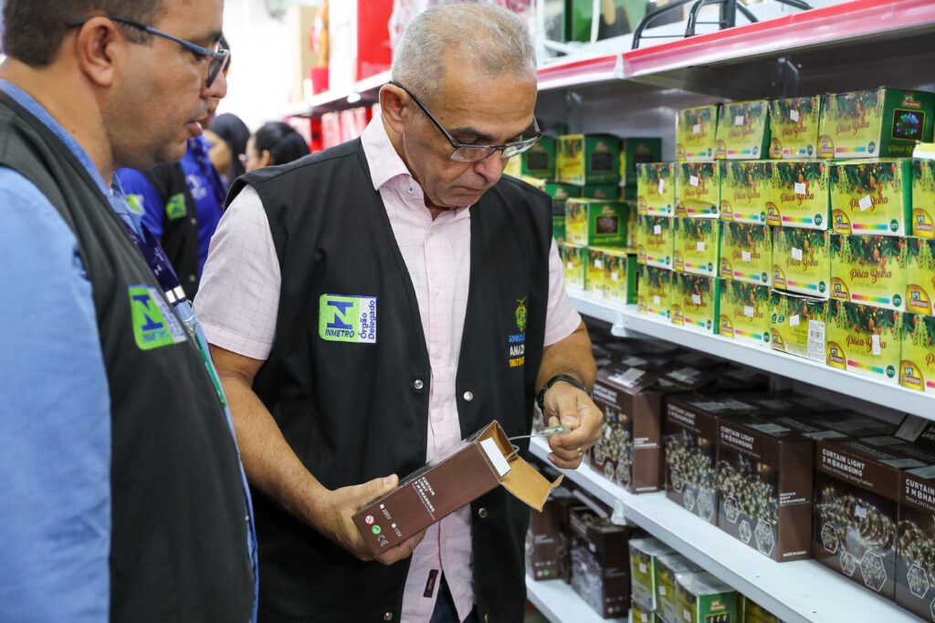 Operação ‘Boas Festas’: Ipem-AM fiscaliza mais de 13,4 mil produtos natalinos em Manaus e Região Metropolitana 2 IPEM 1 2 1024x683 1