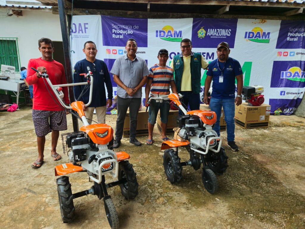 Em Manaquiri, Idam entrega mais de R$ 179 mil em implementos agrícolas a produtores rurais 2 Idam entrega de implemenos agricolas Marfran Vieira 1024x768 1