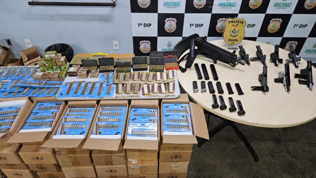 Operação Paiol: Polícia Civil do Amazonas (PC-AM) prende indivíduo com oito armas de fogo e cerca de 30 mil munições 2 MATERIAL APREENDIDO FOTOS DIVULGACAO 5 1024x576 1