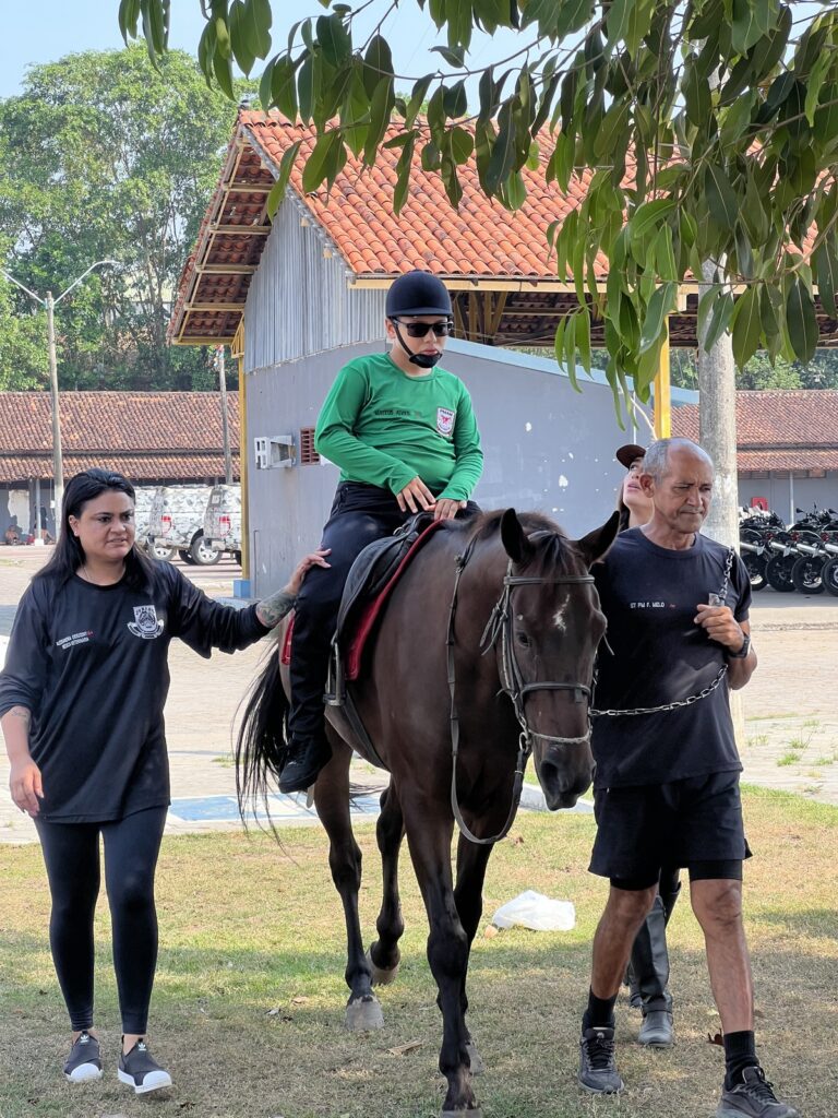 Núcleo de Equoterapia da Polícia Militar do Amazonas vai aumentar número de vagas em 2024 2 PMAM EQUOTERAPIA AUMENTO VAGAS FOTO VICENTE SILVA PMAM 03 768x1024 1