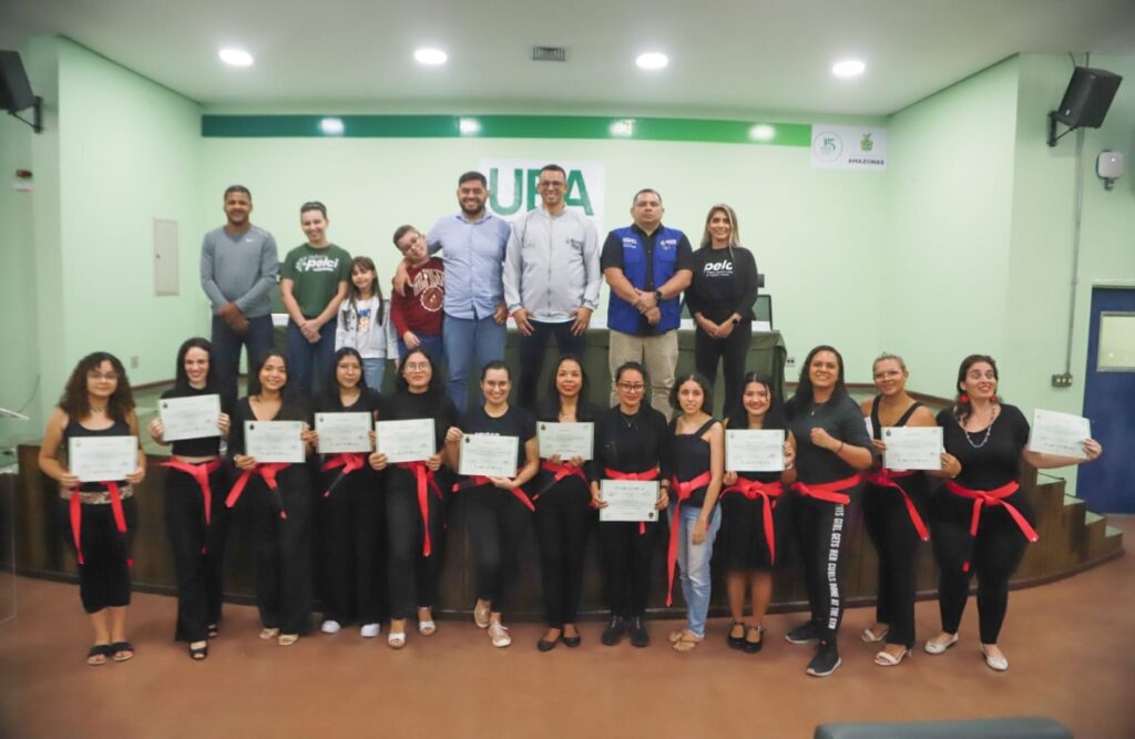 Governo do Amazonas entrega certificados às alunas do 1º Curso de Defesa Pessoal Feminina da UEA 7 SEDEL Curso de Formacao de Defesa Feminina 3 FOTO Julcemar Alves 1024x667 1