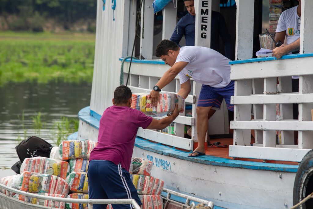 Parceria entre Programa Arpa e Sema leva ajuda humanitária a mais de 4,7 mil famílias afetadas pela seca 3 Sema 01 Arpa e Sema entregam cestas e kits de higiene Iranilson Valente Funbio 1024x684 1