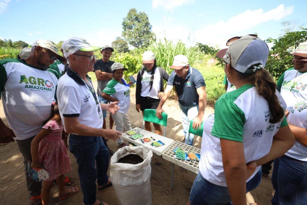 Governo do Amazonas capacita mais de 11,3 mil agricultores do estado em 2023 3 Sepror Parintins Agricultura Familiar Foto Emerson Martins 2 1024x683 1