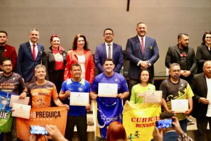 Deputado Daniel Almeida homenageia doadores de sangue em Sessão Especial na Aleam