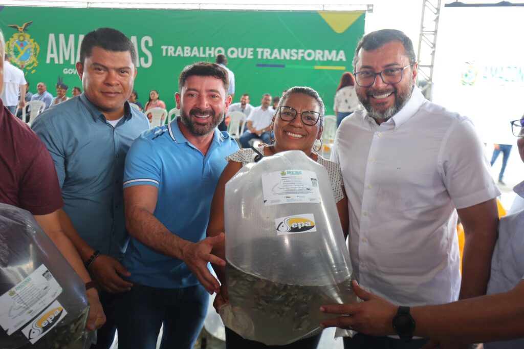 Wilson Lima amplia ações de fomento ao setor primário e beneficia produtores rurais de Manaus e região metropolitana 3 ACAO de Fomento foto Diego Peres 2 1024x682 1