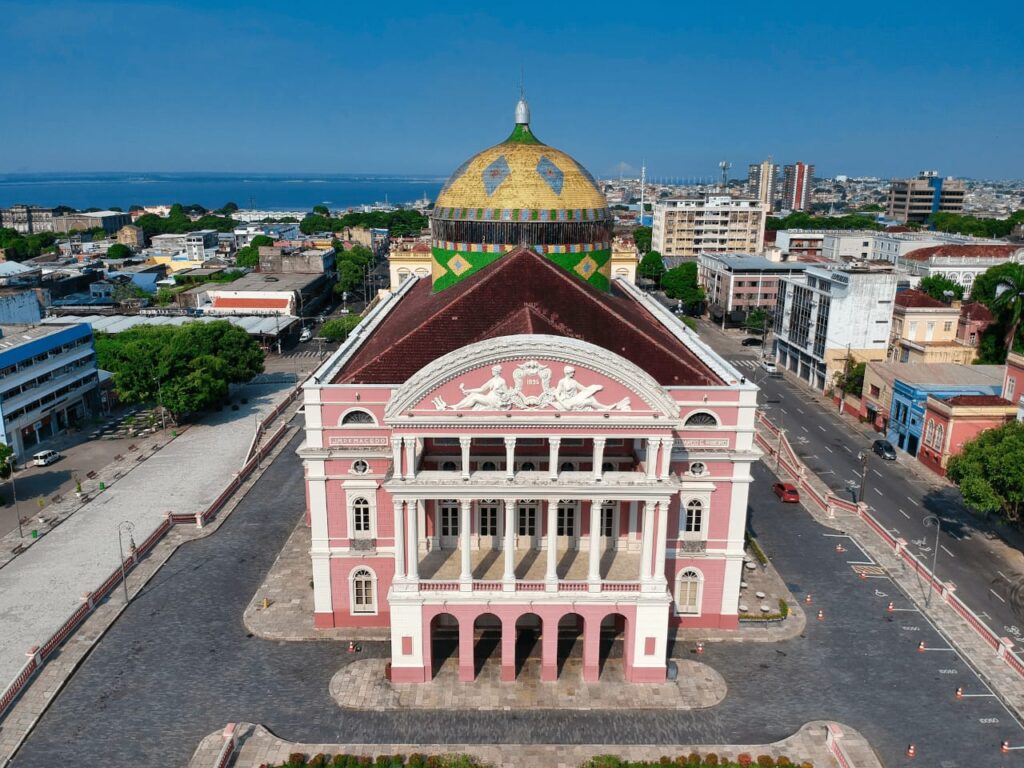 Manaus é a terceira capital do Brasil na preferência de turistas estrangeiros em 2024, aponta Embratur 2 Amazonastur TEATRO AMAZONAS FOTO IVO BRASIL 1024x768 1