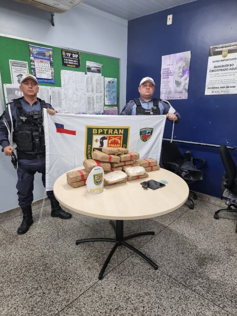 Polícia Militar do Amazonas prende trio com 17 tabletes de drogas, no Iranduba 2 BPTRAN 768x1024 1