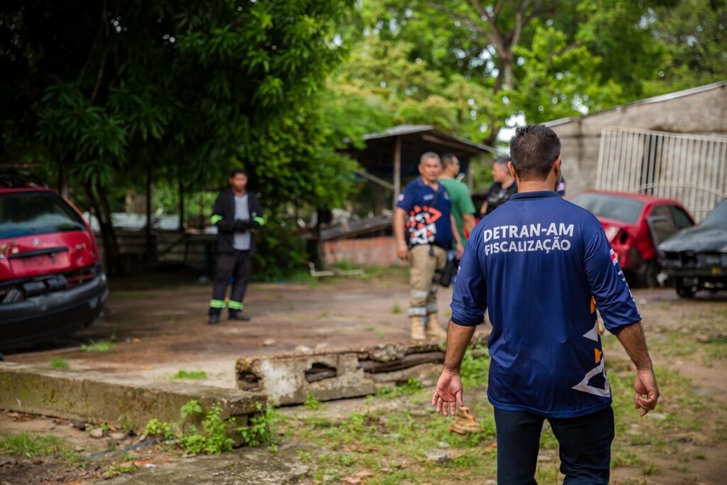 Fiscalização do Detran-AM atua na regularização de empresas de desmonte de veículos 2 Desmonte CREDITO Isaque Ramos Detran AM 5 1024x683 1