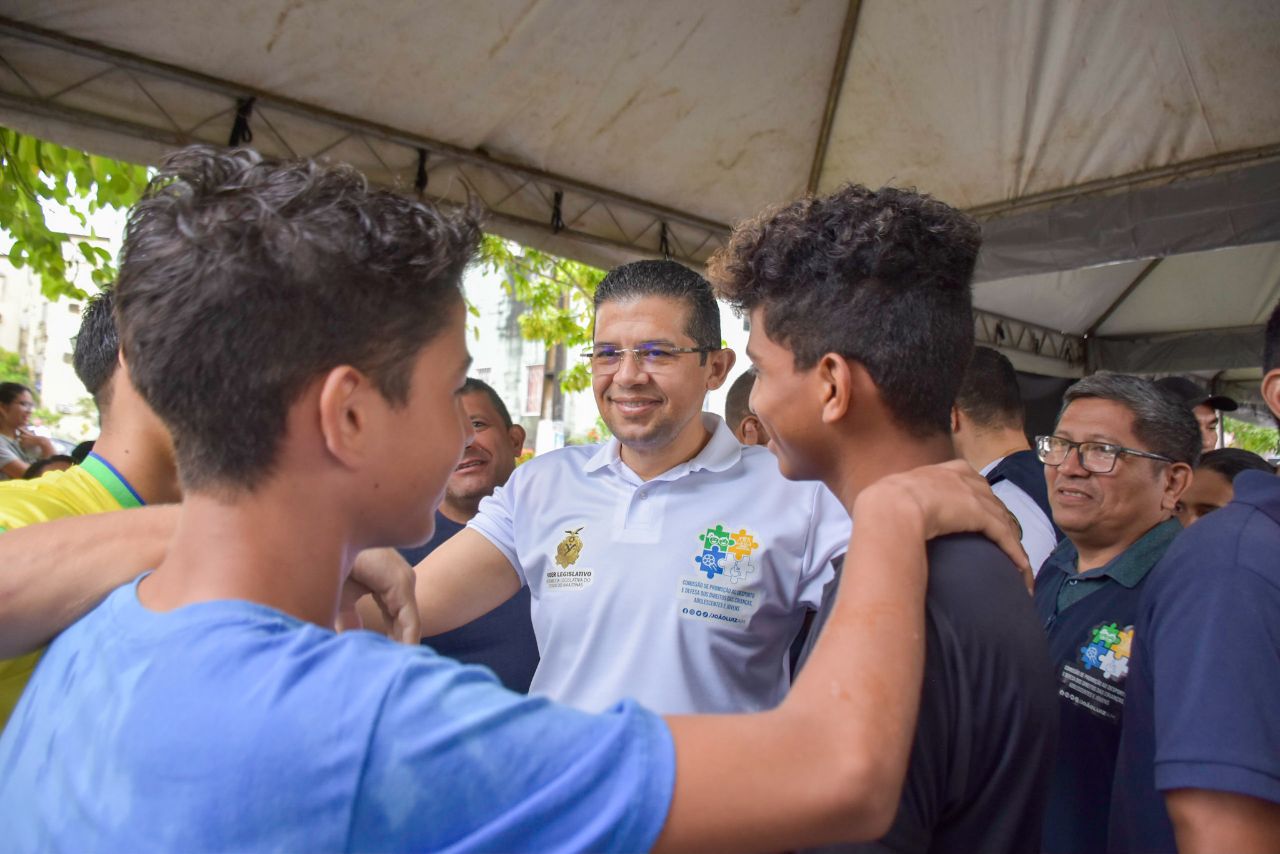 Dia Estadual do Compromisso com a Crianca o Adolescente e a Educacao no Amazonas se torna lei por iniciativa do deputado Joao Luiz
