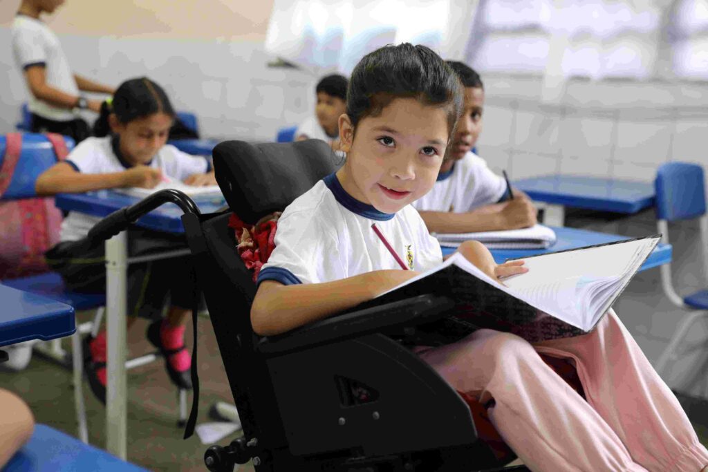 Transferência e matrícula de novos alunos com deficiência da rede pública de ensino começam nesta quarta-feira 2 Educacao matriculas e transferencia de alunos com deficiencia Euzivaldo Queiroz Seduc 41 1024x683 1