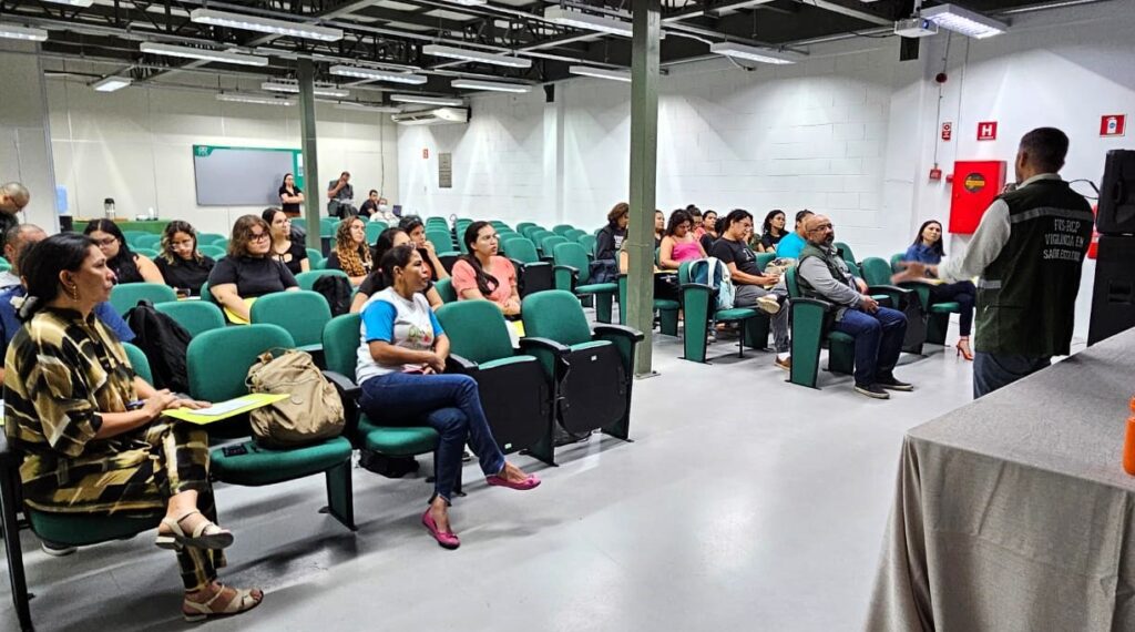Extensão universitária: FVS-RCP recebe estudantes de Pedagogia e apresenta atuação da profissão na Vigilância em Saúde 2 FVS RCP Visita pedagogia FOTO Girlene Medeiros FVS RCP 6 1024x570 1