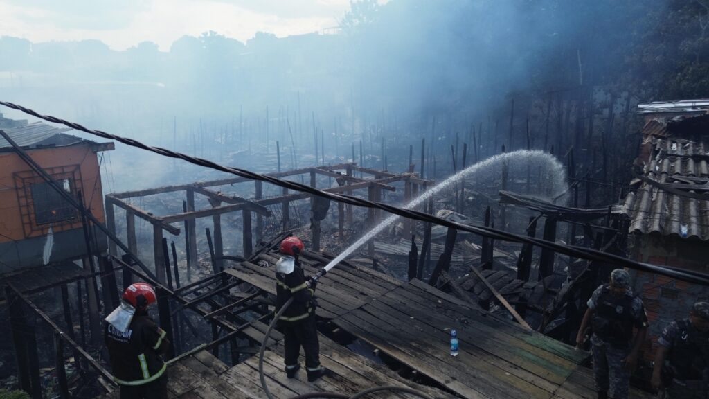 Governo do Amazonas monta operação de ajuda humanitária para atingidos por incêndio no Centro de Manaus 5 Foto Tiago Correa UGPE 1 1 1024x576 1