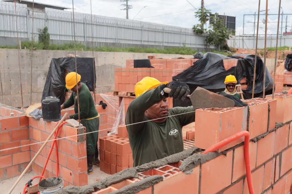 Governo do Estado publica edital para construção de 256 unidades habitacionais, pelo programa Amazonas Meu Lar 2 HABITACIONAL PROSAMIN TIAGO CORREA UGPE02 1024x683 1