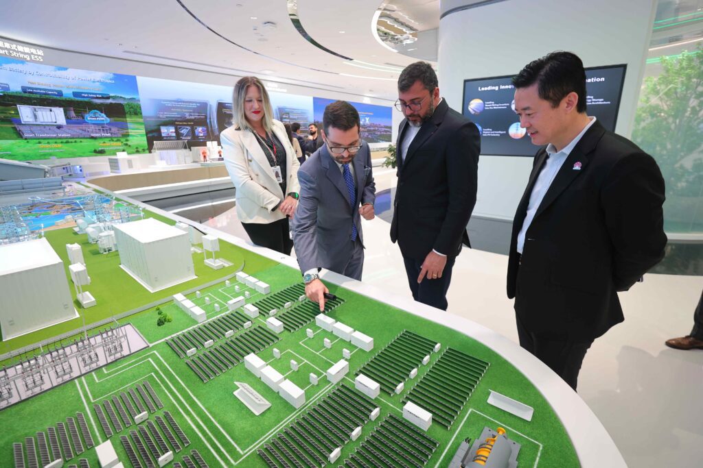 Wilson Lima conclui agenda na China com visita a gigante da tecnologia e encontro com prefeito de Shenzhen 4 Huawei 07 1024x683 1