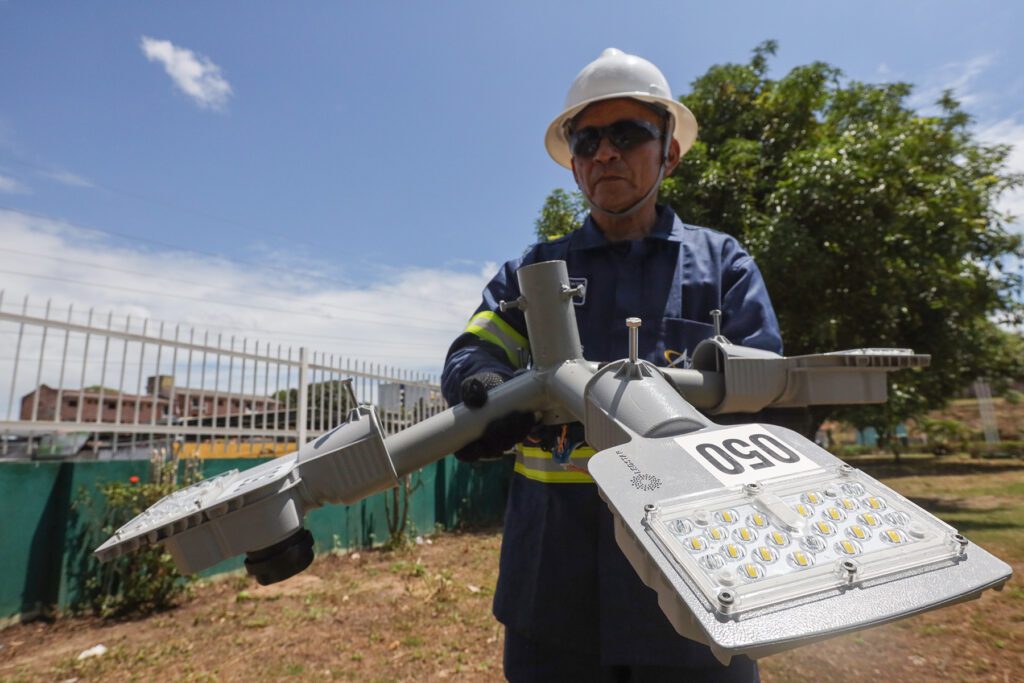 Em nova fase, Ilumina+ Amazonas vai implantar LED nas instituições públicas do Estado 3 ILUMINA AMAZONAS FAPEAM TIAGO CORREA UGPE05 1024x683 1