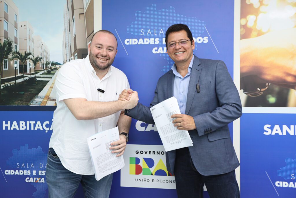 UGPE assina contratos com a CEF para investimentos na pavimentação de vias em Manaus 2 INVESTIMENTOS UGPE E SEDURB TIAGO CORREA UGPE01 1024x683 1