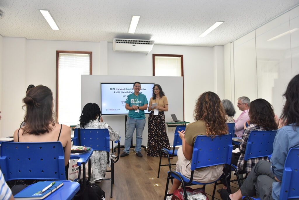 Em Manaus, UEA e Universidade de Harvard iniciam curso com foco em saúde pública 3 Marcia Castro e Darlisom Ferreira Curso Colaborativo de Campo em Saude Publica Harvard Brasil 2024 Valcinei Cunha Ascom UEA 20 1024x684 1