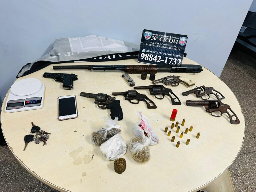 Polícia Militar do Amazonas (PMAM) prende dois integrantes de uma organização criminosa na zona leste de Manaus 2 PMAM 30a CICOM DETEM DOIS HOMENS COM DROGAS E ARMAS NA ZONA LESTE FOTOS DIVULGACAO PMAM 1024x768 1