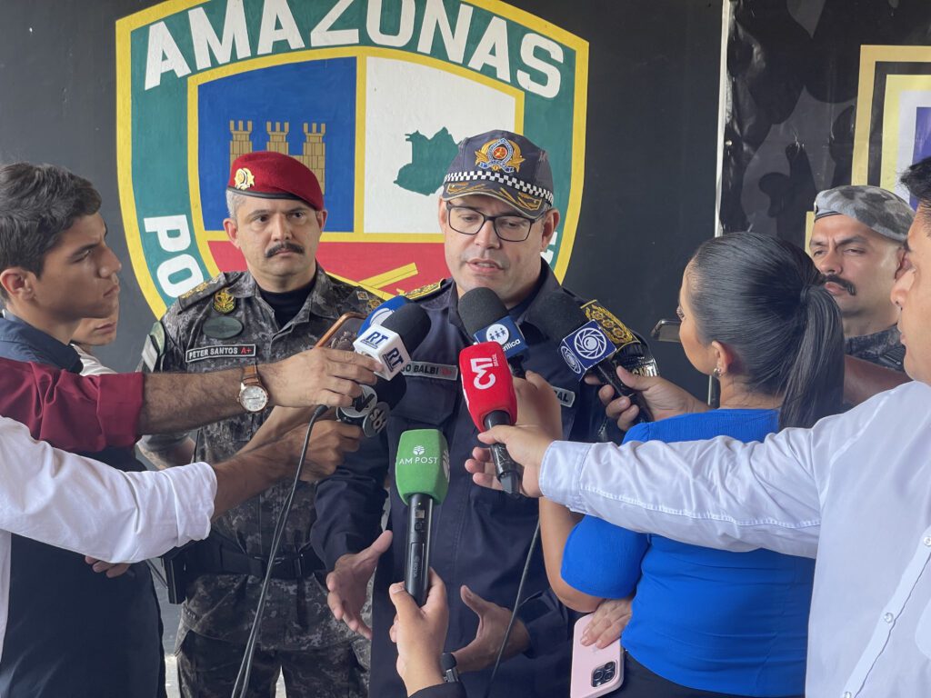 Polícia Militar do Amazonas prende homem com três fuzis na zona sul 2 PMAM SUBCOMANDANTE GERAL DA PMAM CORONEL THIAGO BALBI FOTO DIVULGACAO PMAM 1024x768 1