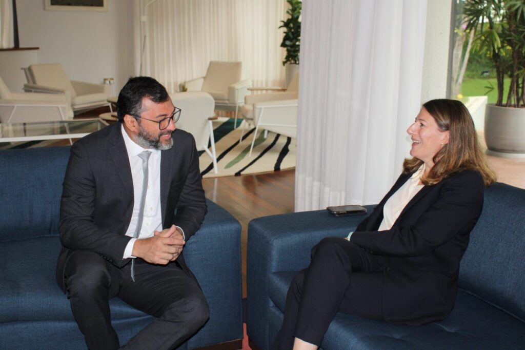Wilson Lima apresenta projetos sustentáveis à embaixadora britânica e destaca importância da atuação do Reino Unido na Amazônia 3 Reuniao em Brasilia 2 1024x682 1
