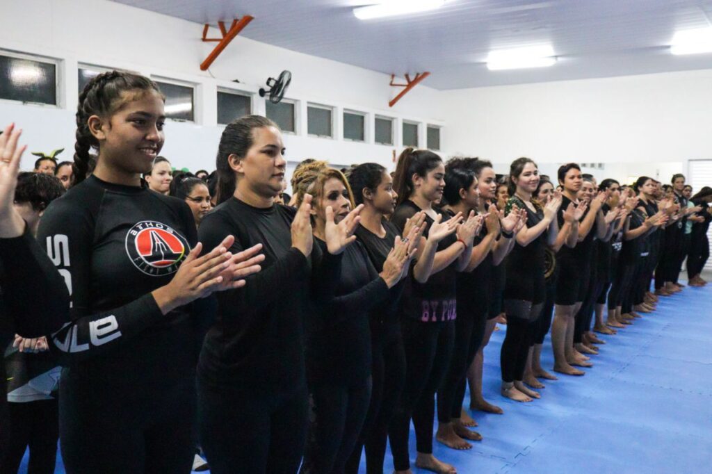 Inscrições abertas para a 4ª Edição do Curso de Defesa Pessoal Feminina gratuito 3 SEDEL O governador Wilson Lima ver as politicas publicas voltadas as mulheres de forma muito efetiva FOTO Solange Rocha 1 1024x682 1