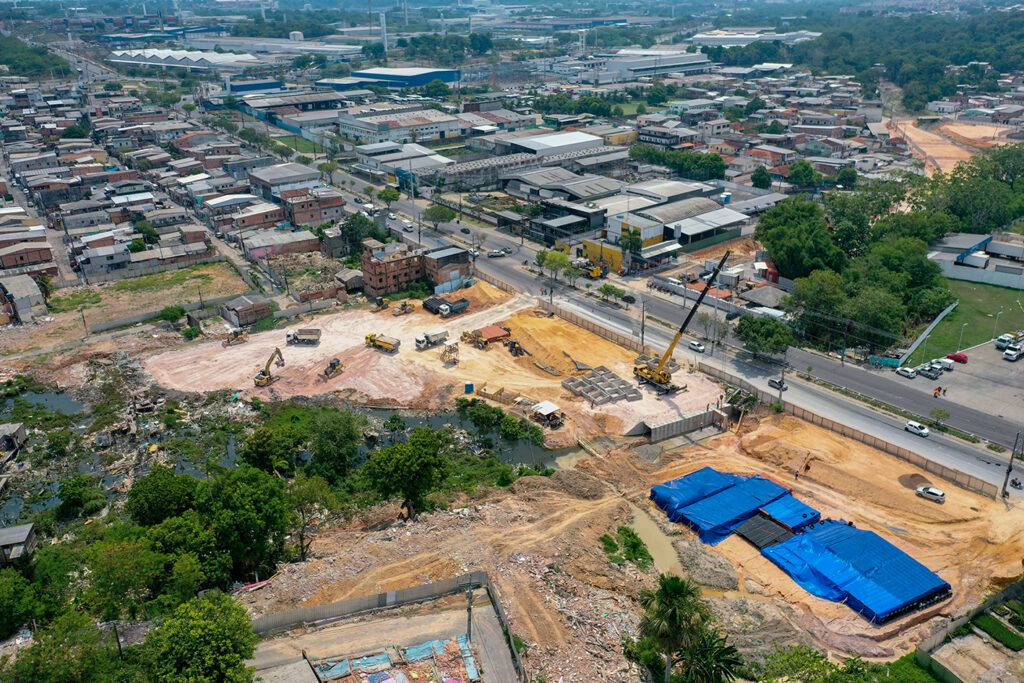 UGPE encerra 2023 com mais de R$ 871 milhões em obras e projetos para o desenvolvimento do Amazonas 2 SEDURB OBRA DO PROSAMINNA COMUNIDADE DA SHARP TIAGO CORREA UGPE01 1024x683 1