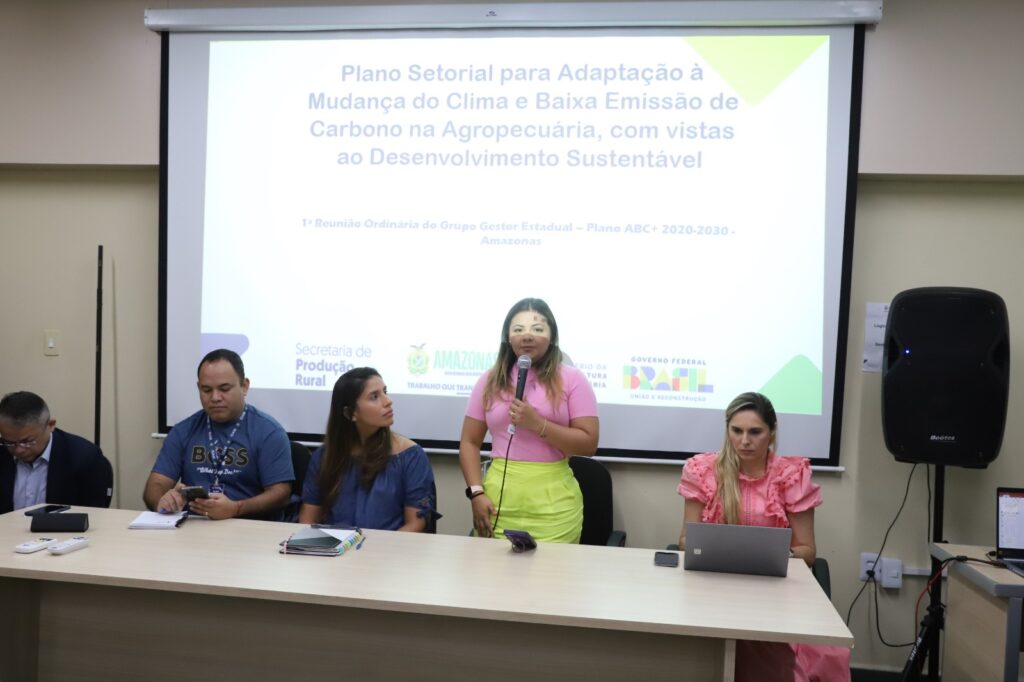 Sepror realiza 1ª reunião ordinária do Plano ABC+ no Amazonas 2 Sepror Foto Isaac Maia Sepror PlanoABC Superintendencia do Mapa Dionisia Campos 1024x682 1