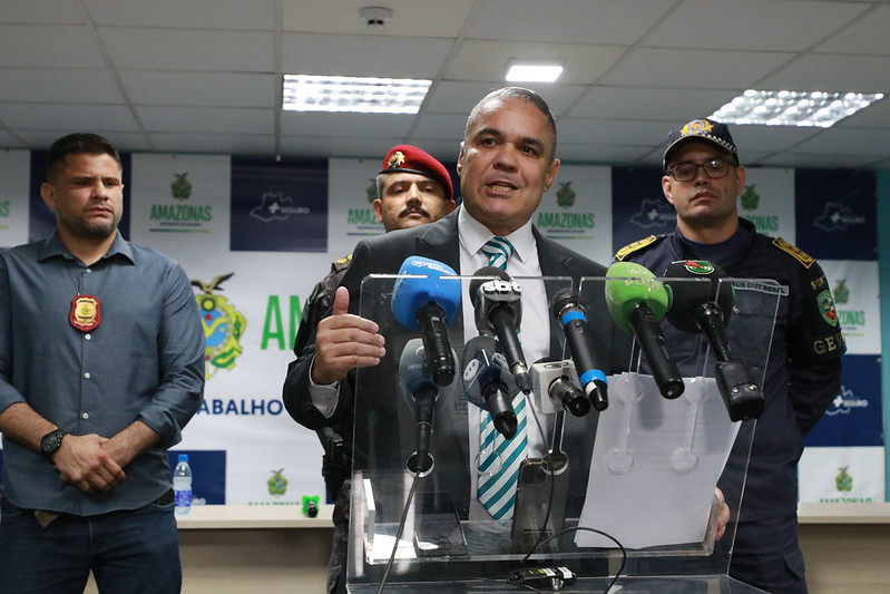 Secretário de Segurança diz que deputado praticou abuso de autoridade e humilhou policiais ao ser abordado em operação 2 Em entrevista coletiva realizada na tarde deste sábado (06/01) o secretário de Segurança Pública do Amazonas (SSP-AM), Vinicius Almeida, esclareceu a abordagem realizada por uma equipe da Rondas Ostensivas Cândido Mariano (Rocam), durante o lançamento da Operação Impacto, na quinta-feira (04/01).