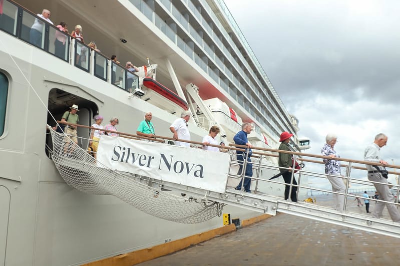 Amazonastur realiza receptivo do 8º navio da temporada de cruzeiros 2023/2024 2 AMAZONASTUR Chegada do Navio Silver Nova FOTO Arthur Castro