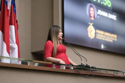Após ataque de rinheiros nas redes sociais, Joana Darc recebe apoio dos deputados da Assembleia Legislativa do Amazonas