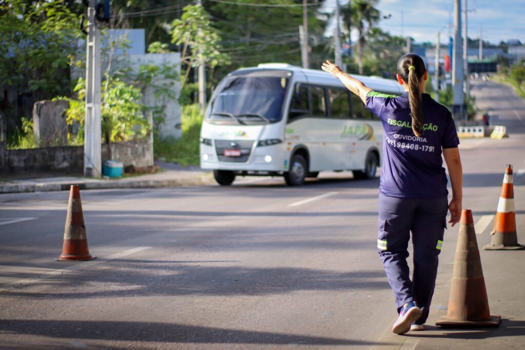 Arsepam notifica 21 motoristas por serviço de transporte rodoviário intermunicipal clandestino 2 Arsepam 1 Fiscal da Arsepam na Barreira de Fiscalizacao Estadual 25 02 2024 1024x683 1