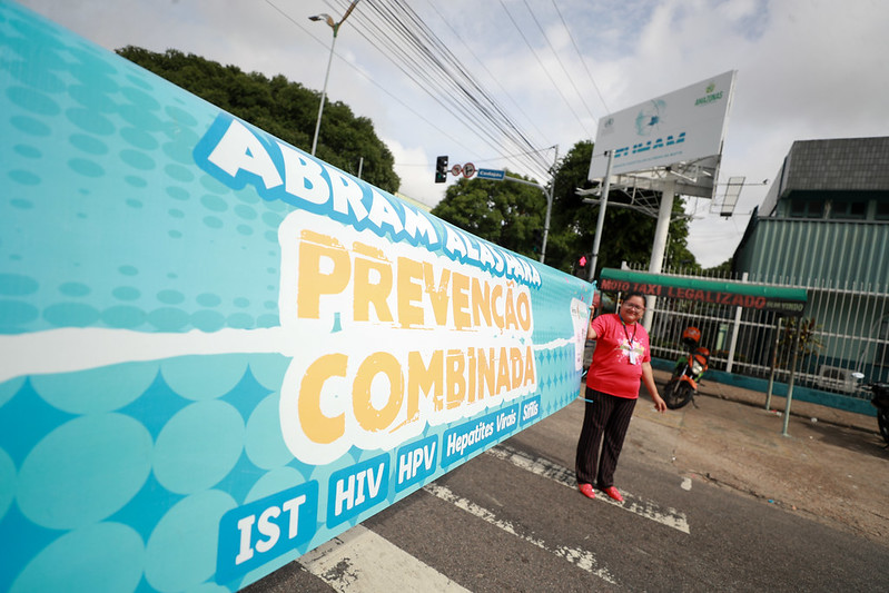 Saúde orienta motoristas e pedestres sobre prevenção de ISTs e HIV durante blitz 2 Blitz Carnafuham