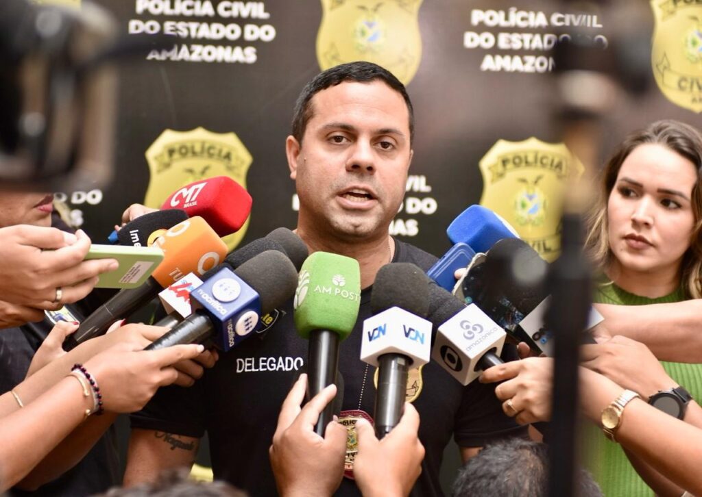 Dupla é presa pela PC-AM por tentar aplicar golpe avaliado em R$ 40 mil em agência bancária 3 DELEGADO ERICSON TAVARES FOTO ERLON RODRIGUES 3 1024x726 1