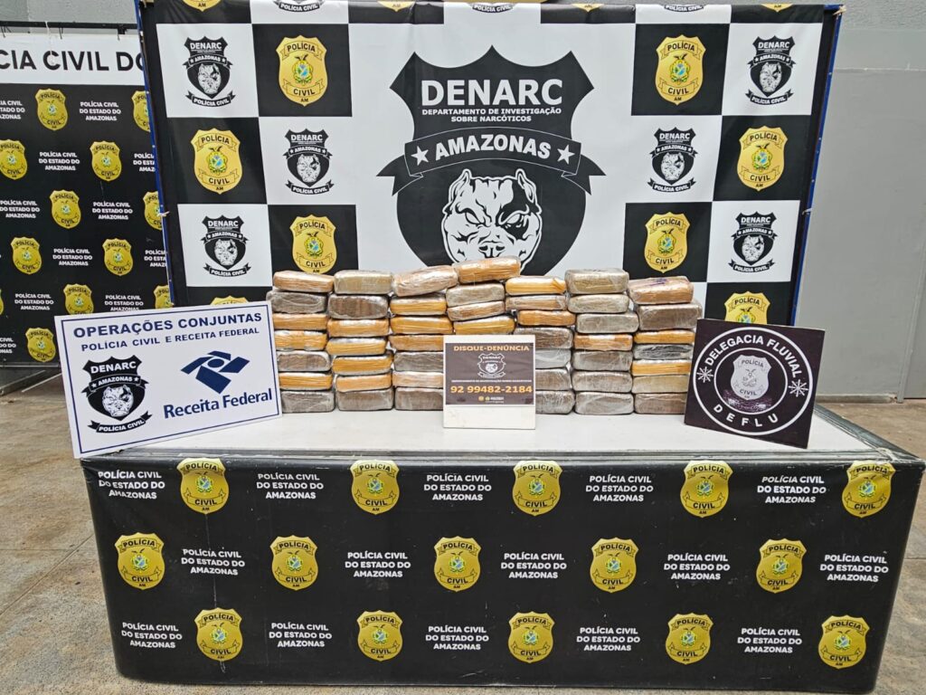 PC-AM prende homem com 50 quilos de maconha em embarcação no Rio Negro 2 DROGAS APREENDIDAS 2 1024x768 1