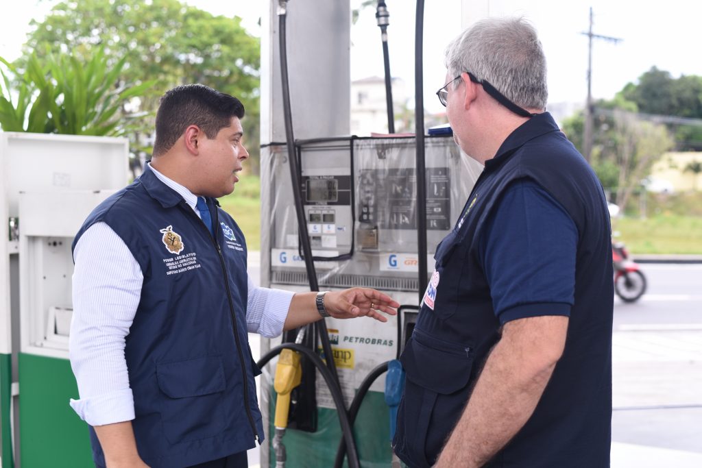 Deputado Mario Cesar Filho denuncia abusos de precos nos postos de combustivel do Amazonas 1024x683 1