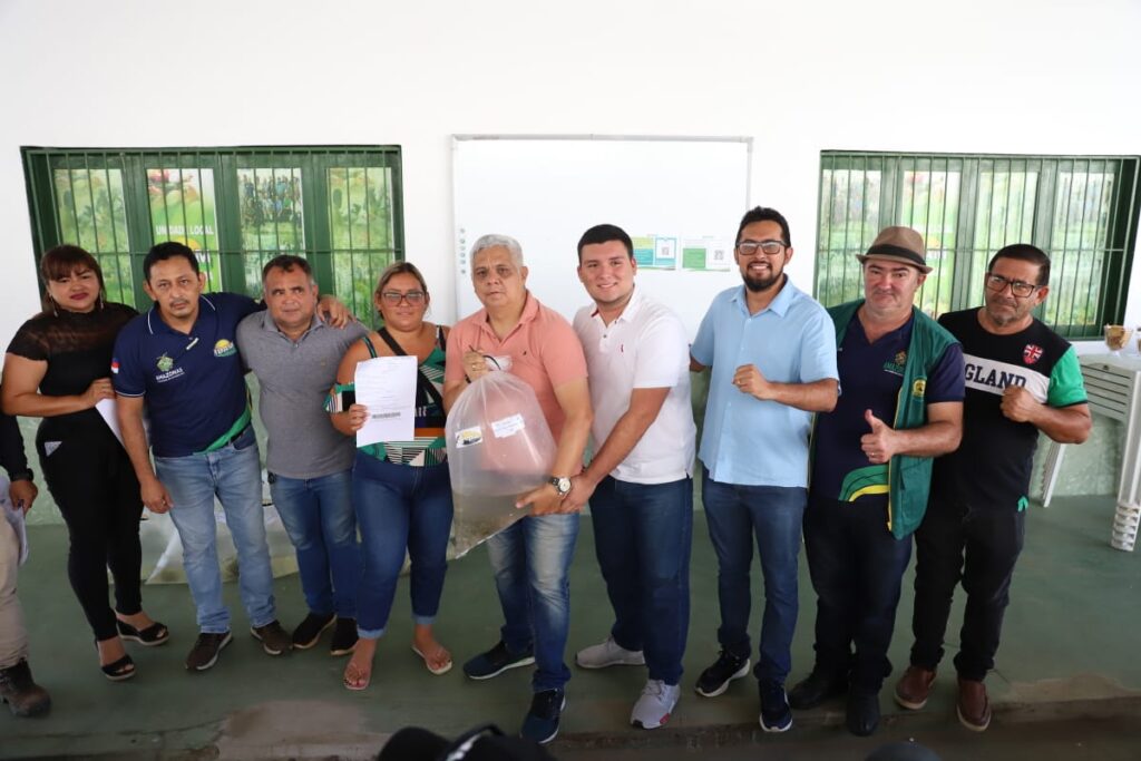 Governo do Amazonas beneficia piscicultores de Iranduba e Manacapuru com entrega de 93 mil alevinos de tambaqui 4 Emerson Martins Sepror 4 1 1024x683 1