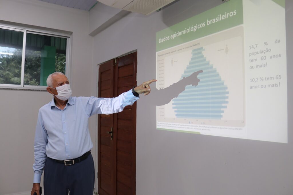 FUnATI abre inscrições gratuitas para o curso Educador Social do Envelhecimento 2 FUnATI educador social 1 1024x682 1