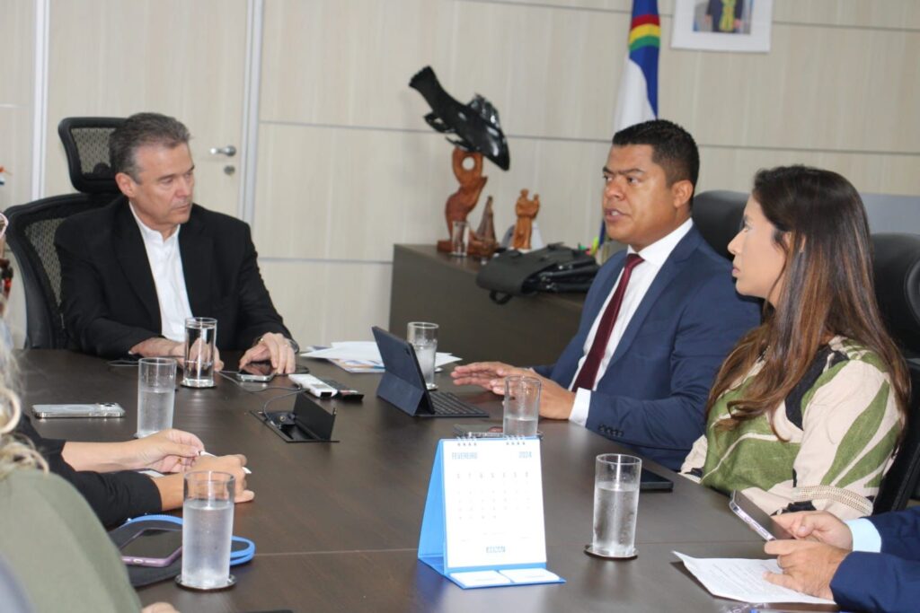 Governo do Amazonas reúne com o ministro da Pesca para tratar sobre exportação de peixes ornamentais 4 Gilvanete Costa Serfi 1 1024x683 1