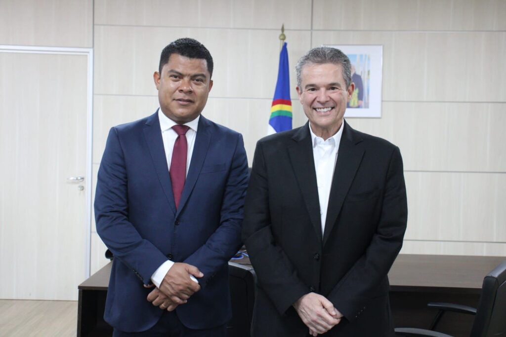 Governo do Amazonas reúne com o ministro da Pesca para tratar sobre exportação de peixes ornamentais 3 Gilvanete Costa Serfi 2 1024x683 1