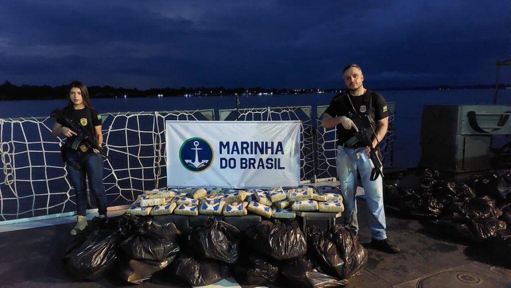 Em Tabatinga, PC-AM, com apoio da Polícia Federal e Marinha do Brasil, incinera mais de uma tonelada de maconha 3 INCINERACAO DE DROGAS 5 1024x577 1
