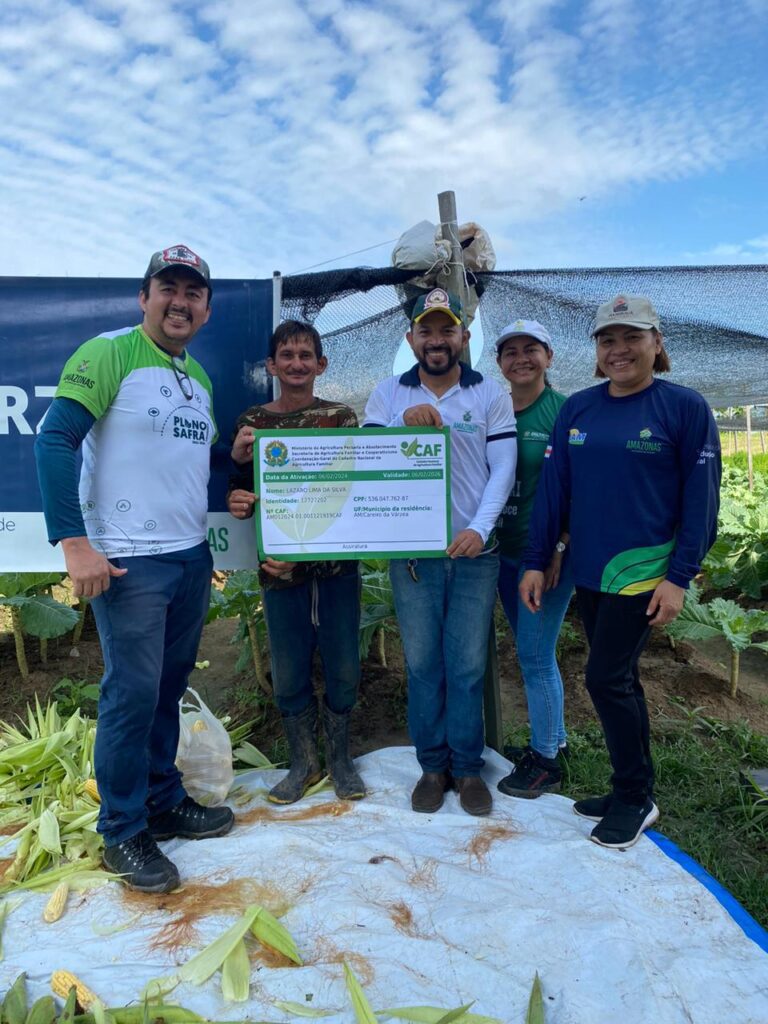 Idam atua na colheita de 696 quilos de milho em Careiro da Várzea 2 Idam fomenta producao de milho verde e feijao caupi Produtor beneficiado CAF Divulgacao Idam 768x1024 1